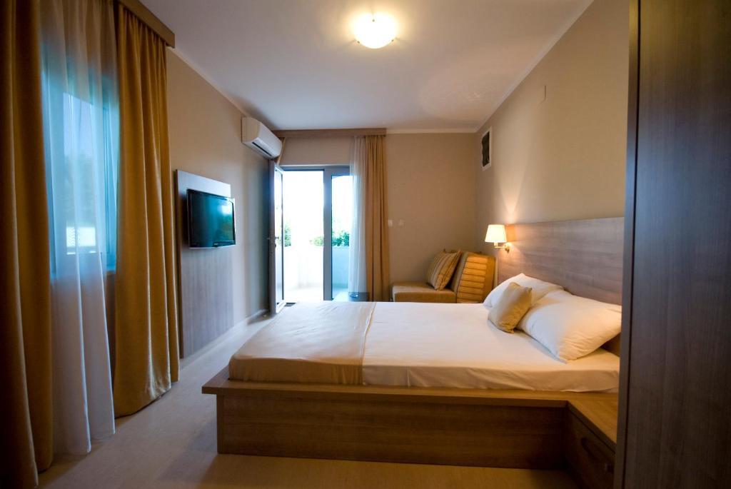 Vila V Lux Apartments Petrovac Δωμάτιο φωτογραφία